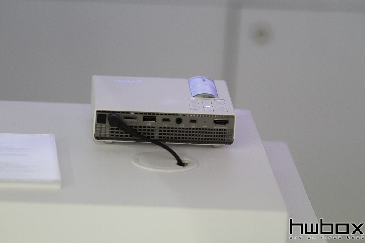 HWBOX @ Computex 2013: Η Asus μας ξεναγεί στο Booth της