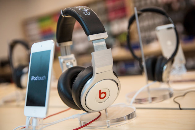 Η Apple ανακοινώνει επίσημα την αγορά της Beats