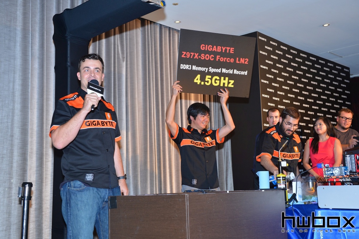 Gigabyte, breaks 4.5 GHz on RAM Overclocking!