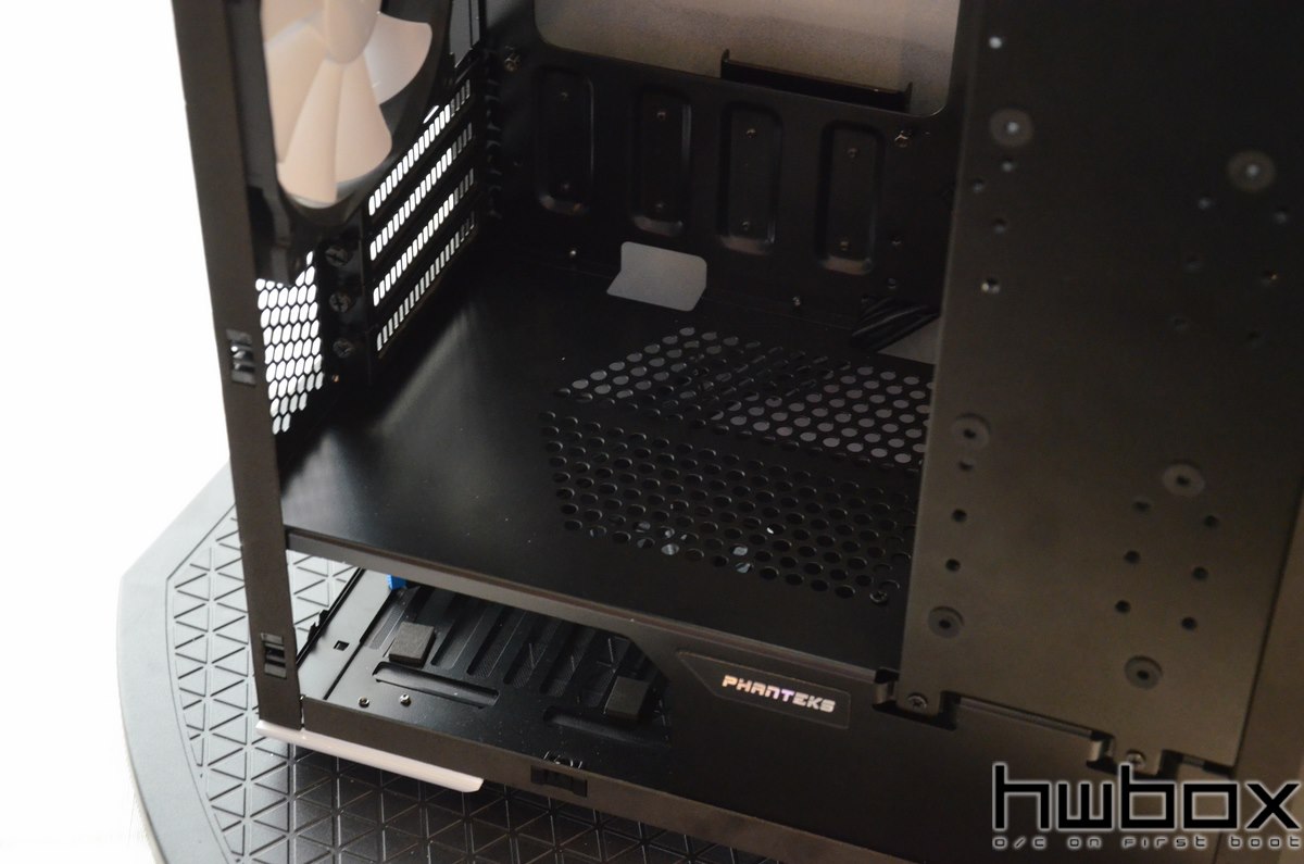 HWBOX @ Computex 2014: Phanteks booth