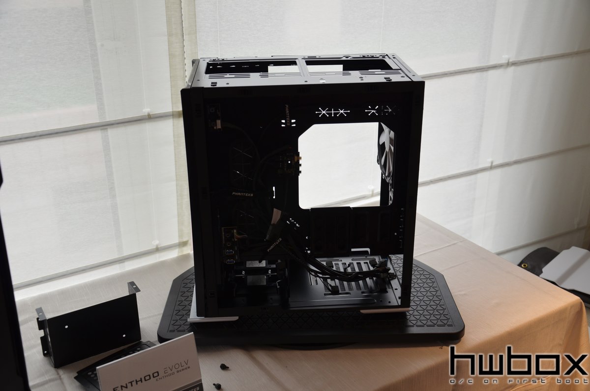 HWBOX @ Computex 2014: Phanteks booth