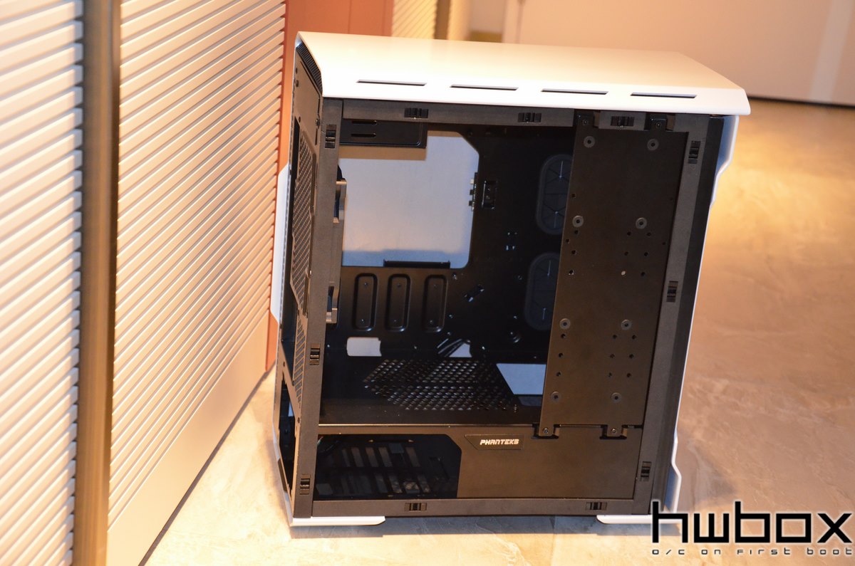 HWBOX @ Computex 2014: Phanteks booth