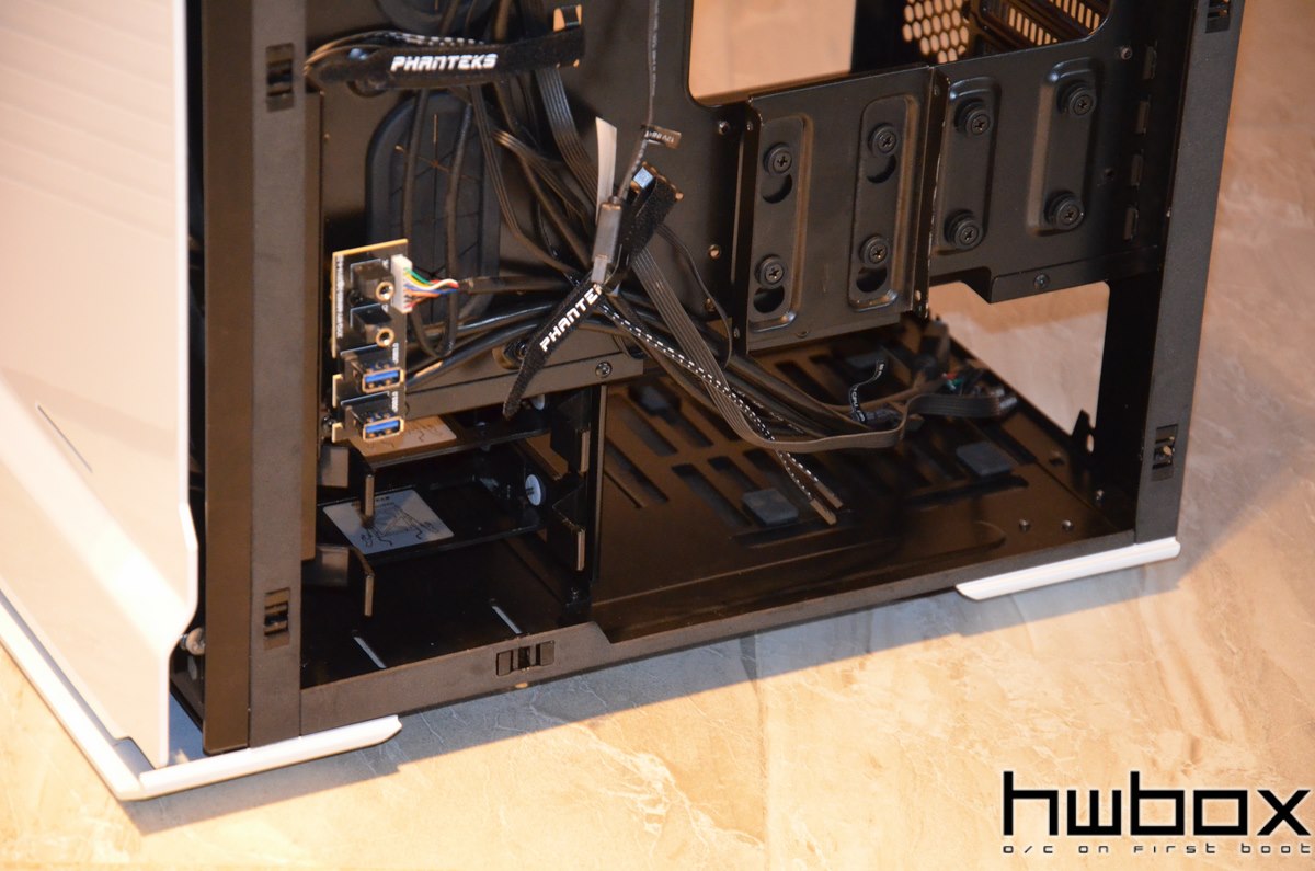 HWBOX @ Computex 2014: Phanteks booth