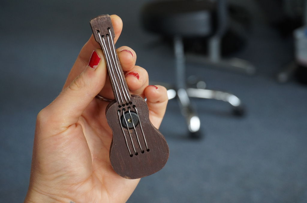 DIY: Πιεζο-ηλεκτρικό mini Ukelele!