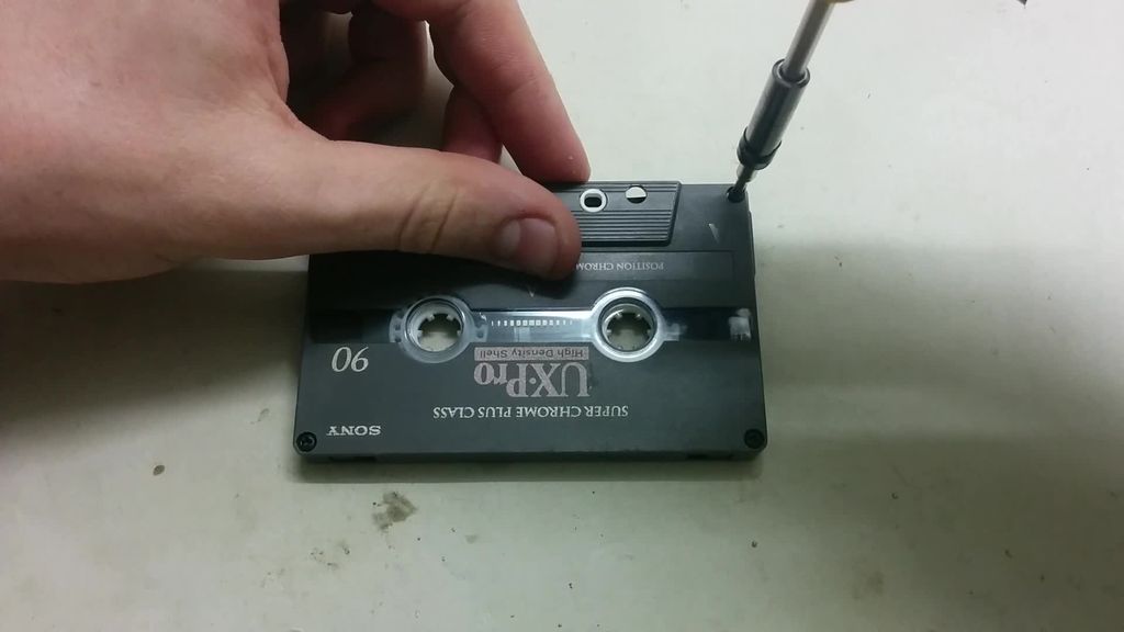 DIY: Cassette tape to MP3 aux converter