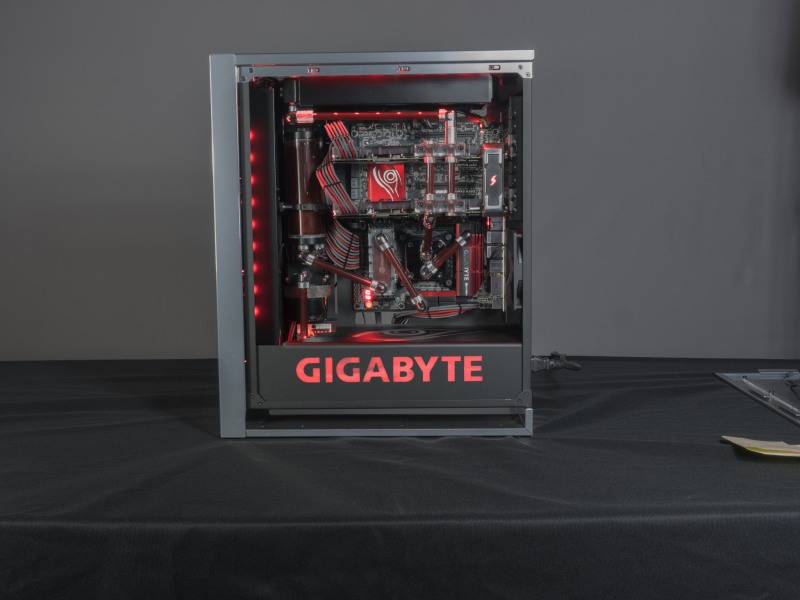 Case Mod: GIGABYTE Z97 Mod
