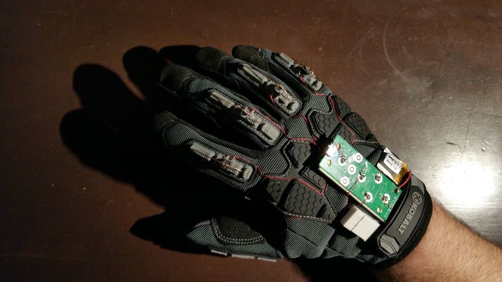 DIY: Ελέγξτε το PC με ένα γάντι