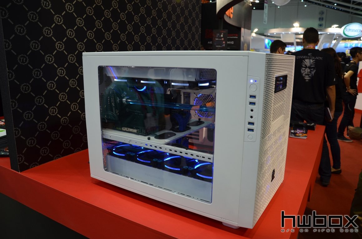 Computex 2015: Thermaltake Booth, Cases & Builds