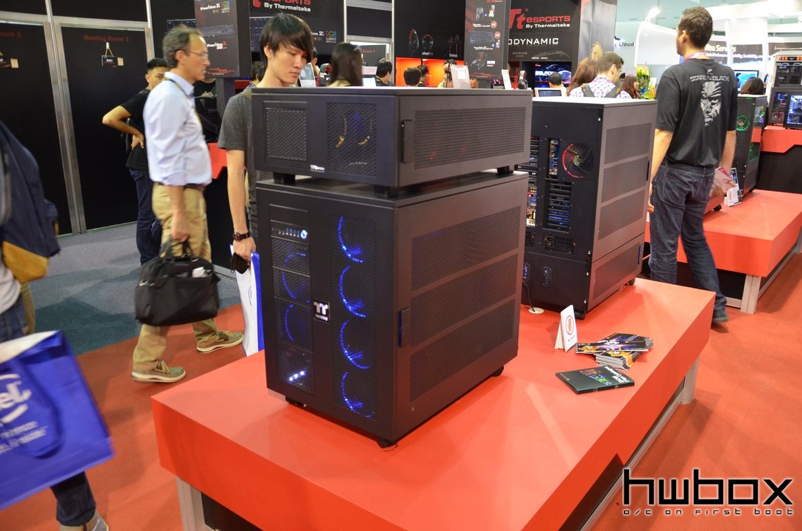 Computex 2015: Thermaltake Booth, Cases & Builds