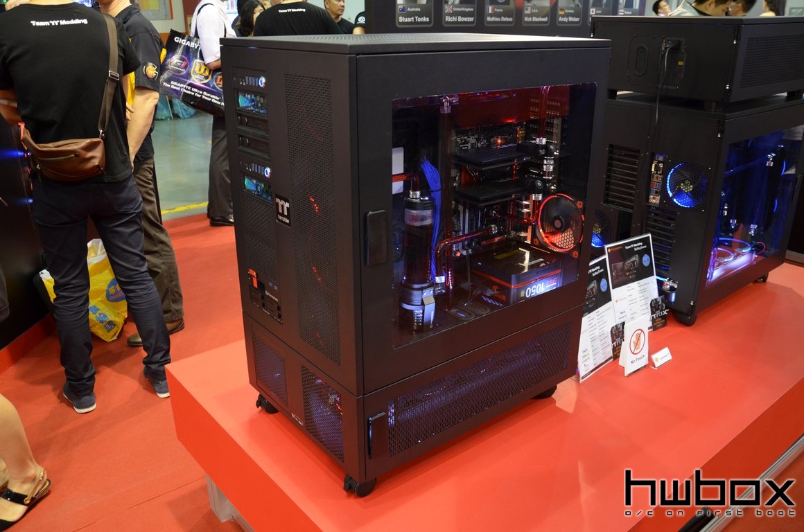 Computex 2015: Thermaltake Booth, Cases & Builds