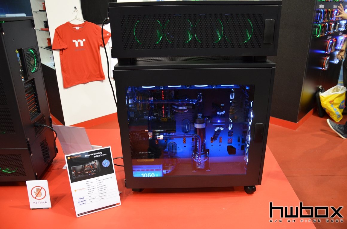 Computex 2015: Thermaltake Booth, Cases & Builds