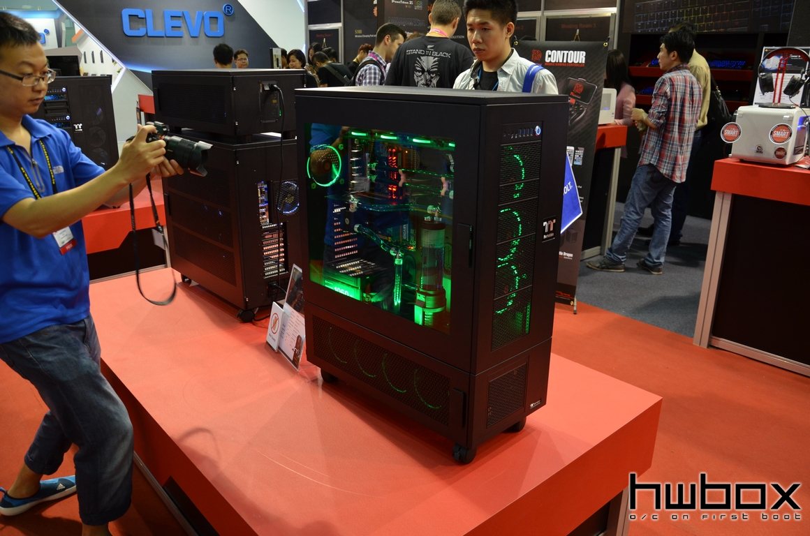 Computex 2015: Thermaltake Booth, Cases & Builds