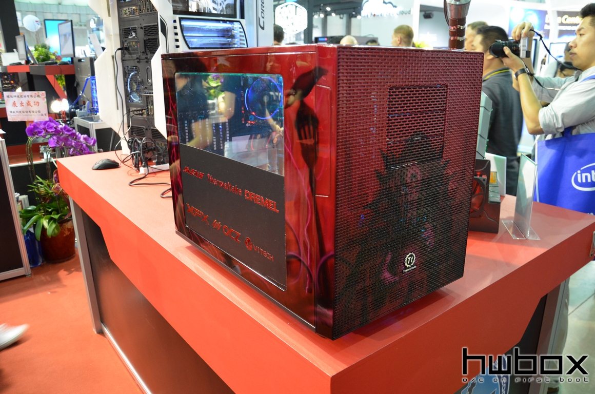 Computex 2015: Thermaltake Booth, Cases & Builds