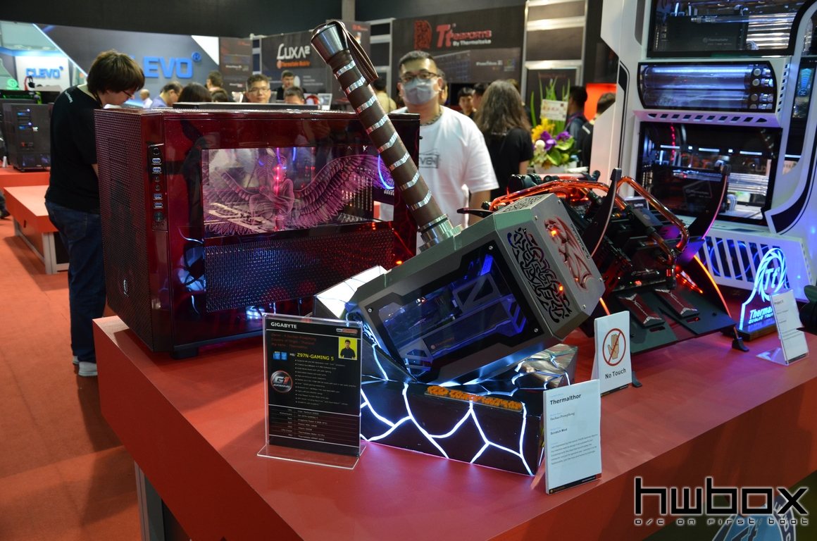 Computex 2015: Thermaltake Booth, Cases & Builds