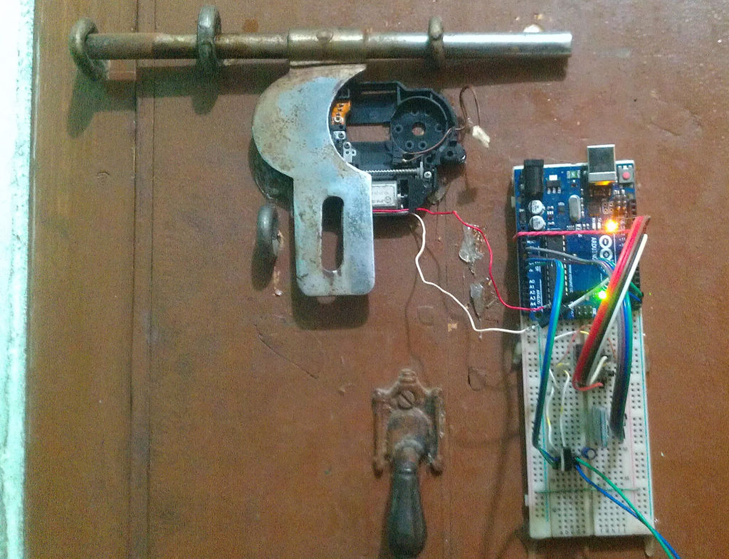 DIY: Έλεγχος σύρτη κλειδαριάς με Arduino & Bluetooth