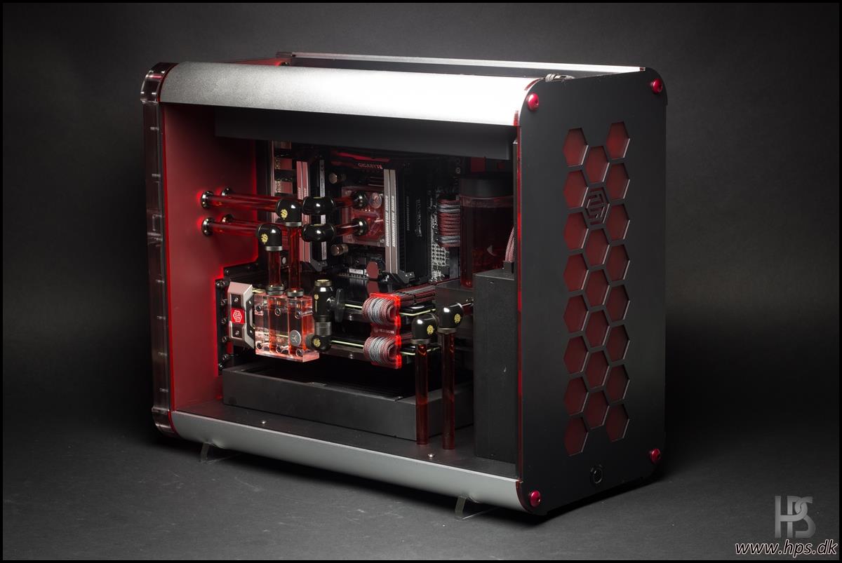 Featured Build: HEX GEAR R40 Engineering Station