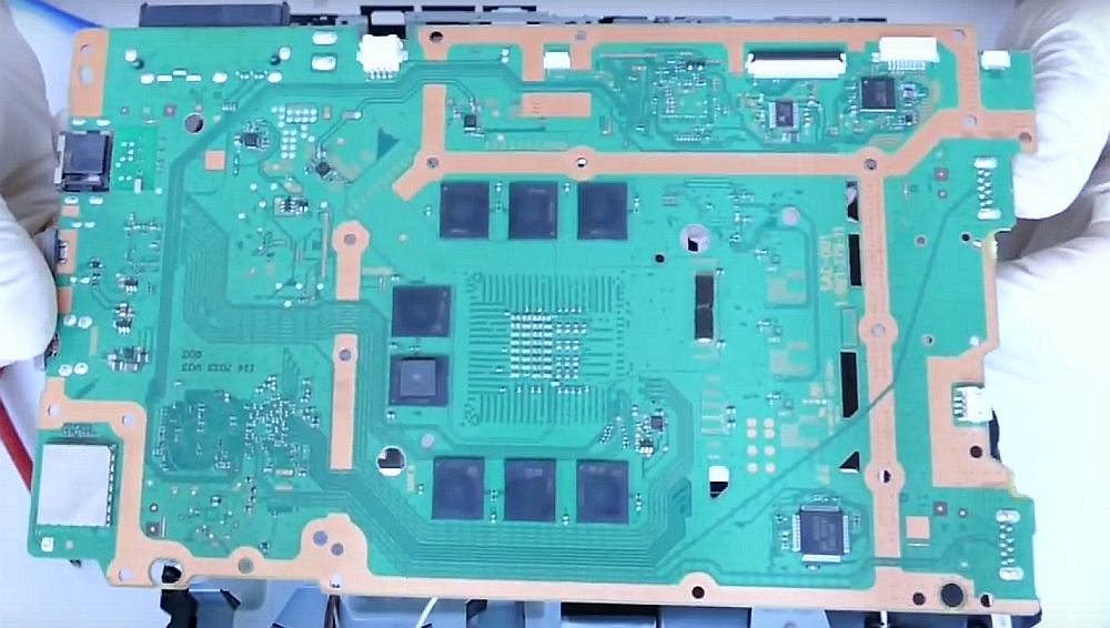 Teardown στο hardware του νέου Sony PlayStation 4 Slim