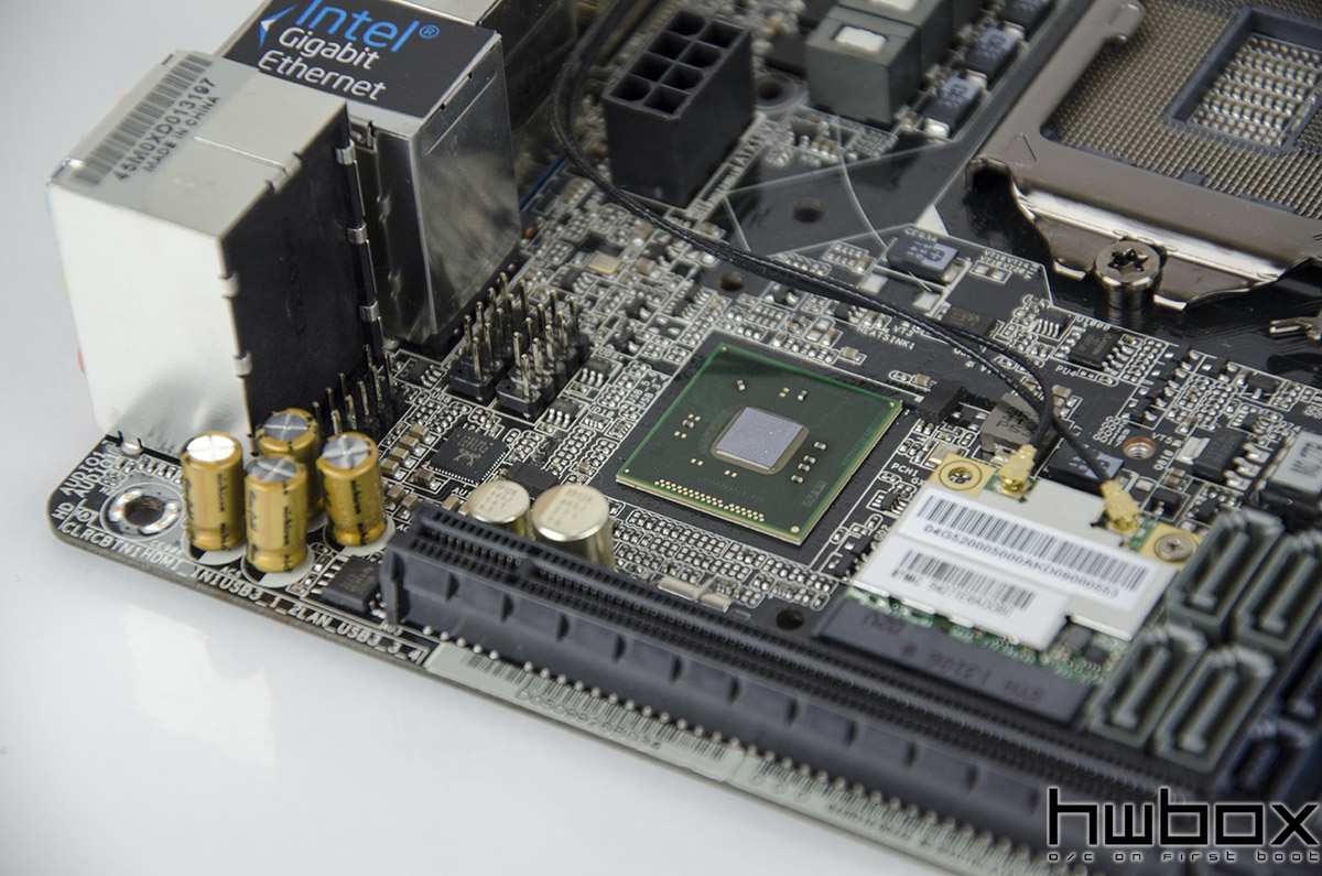 Asrock Z97E-ITX/ac Review: Small but packed