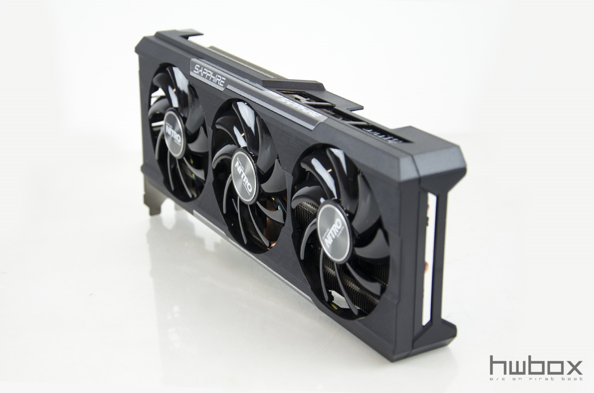 Sapphire Nitro R9 390 Review: High-end gaming gear