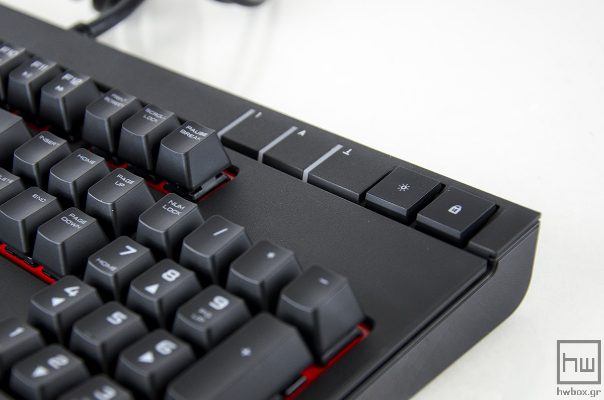 Corsair Strafe Cherry MX Blue Review: Real mech or nothing