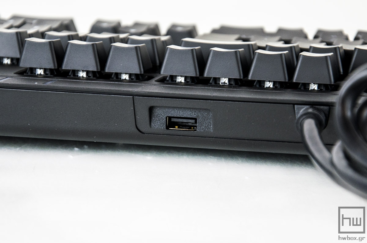 Corsair Strafe Cherry MX Blue Review: Real mech or nothing