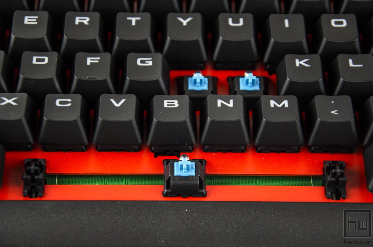 Corsair Strafe Cherry MX Blue Review: Real mech or nothing