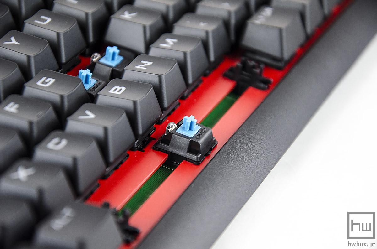 Corsair Strafe Cherry MX Blue Review: Real mech or nothing