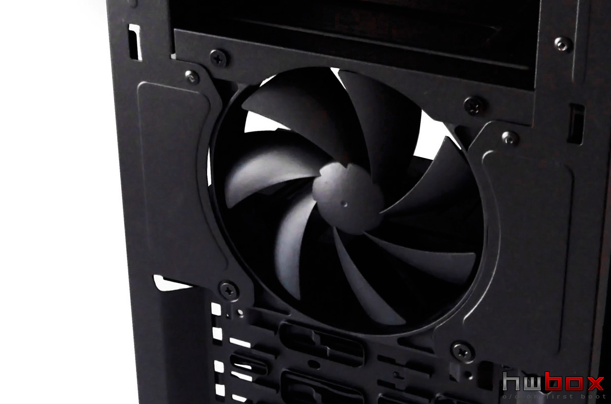 Corsair Carbide 200R Review: Featureful Small Tower